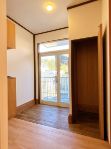 <img src="file:///C:/Users/Owner/Documents/11540n/11540sdn.jpg" width="220" height="295" border="0" alt="【宮崎県日南市南郷町リニュアル売り家】|宮崎不動産情報|宮崎|建物|住宅|tate65|11540 玄関ホール写真2階 売り家|フルリフォーム不動産|売り住宅 こゆプランニング">