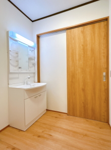 【宮崎県日南市南郷町リニュアル売り家】|宮崎不動産情報|宮崎|建物|住宅|tate65|11540 洗面所SD写真 売り家|フルリフォーム不動産|売り住宅 こゆプランニング