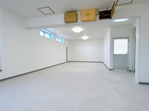 <img src="file:///C:/Users/Owner/Documents/11540n/11540sdn.jpg" width="220" height="295" border="0" alt="【宮崎県日南市南郷町リニュアル売り家】|宮崎不動産情報|宮崎|建物|住宅|tate65|11540 1階洋間写真新 売り家|フルリフォーム不動産|売り住宅 こゆプランニング">