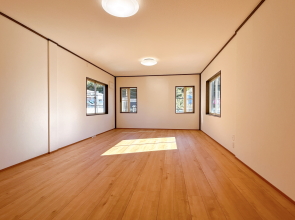 <img src="file:///C:/Users/Owner/Documents/11540n/11540sdn.jpg" width="220" height="295" border="0" alt="【宮崎県日南市南郷町リニュアル売り家】|宮崎不動産情報|宮崎|建物|住宅|tate65|11540 2階洋間写真新 売り家|フルリフォーム不動産|売り住宅 こゆプランニング">