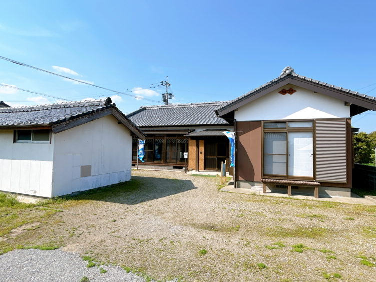 西都市大字岡富5LDKの売り家中古戸建】 宮崎県不動産情報|宮崎県|建物|住宅|中古|マンション|tate29|11547 外観写真 |売り住宅|築浅住宅|人気の平屋|こゆプランニング