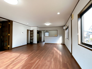 【宮崎市学園木花台南1丁目専門業者のリニュアル人気の3階建て売り家】 宮崎不動産情報 宮崎 中古 建物 住宅 tate24 不動産情報売り家11689 リビングルーム写真n こゆプランニング不動産