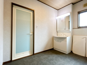 【宮崎市学園木花台南1丁目専門業者のリニュアル人気の3階建て売り家】 宮崎不動産情報 宮崎 中古 建物 住宅 tate24 不動産情報売り家11689 洗面所SD写真 こゆプランニング不動産