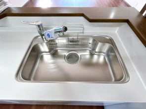 【宮崎市学園木花台南1丁目専門業者のリニュアル人気の3階建て売り家】 宮崎不動産情報 宮崎 中古 建物 住宅 tate24 不動産情報売り家11689 シンク写真 こゆプランニング不動産