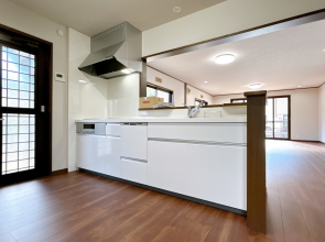 【宮崎市学園木花台南1丁目専門業者のリニュアル人気の3階建て売り家】 宮崎不動産情報 宮崎 中古 建物 住宅 tate24 不動産情報売り家11689 システムキッチン写真n こゆプランニング不動産