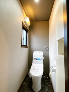 【宮崎市学園木花台南1丁目専門業者のリニュアル人気の3階建て売り家】 宮崎不動産情報 宮崎 中古 建物 住宅 tate24 不動産情報売り家11689 トイレウォシュレット写真1f こゆプランニング不動産