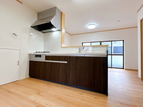 �{��s���Y��� �{�� ���� �Z�� �}���V���� ���ÏZ�� �V�z ���������P�R �{��s�厚�ԍ] �Q�K���� �S�c�j ����ƂP�P�U�X�T �V�X�e���L�b�`���ʐ^�V�@���Ǝ҂������ς̏Z��ł��B