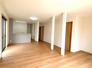 <img src="file:///C:/Users/Owner/Documents/11720n/11720enn.jpg" width="295" height="220" border="0" alt="�y�{��s���y������߉� ���Ǝ҂ɂ�钆�Ã��j���A�� ���Z��z�{��s���Y��� �{�� ���� ���r�� �Z��������Q �s���Y���@�P�P�V�Q�O�@���r���O���[���ʐ^�@�V�@����v�����j���O���">