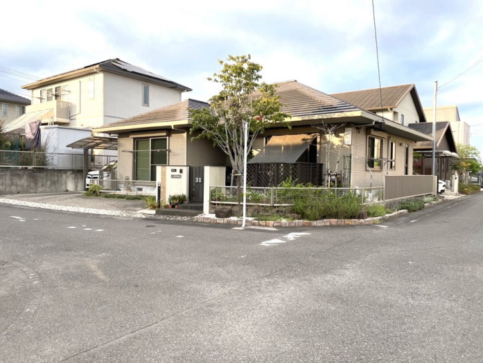 宮崎不動産情報 宮崎 中古 店舗 倉庫 建物 住宅 マンション tate10 宮崎市大字浮田【生目心町団地内】 東南角地で日当たり良好の売り家 不動産情報11731 外観写真 戸建て売り家情報 こゆプランニング