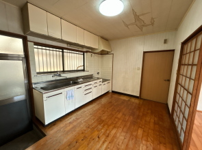 宮崎不動産情報 宮崎 建物 住宅 工場 倉庫 事務所 tate5 日南市大字北権現町郷之原の売り住宅 不動産11765 システムキッチン写真現 人気の2階屋です。 こゆプランニングに連絡を