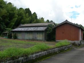 国富町大字八代北俣 5680 西側写真 田舎住宅で農家使用の畑もある売り物件こゆプランニング