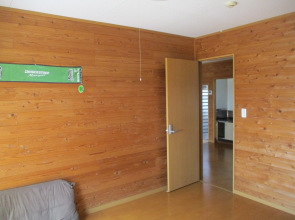 宮崎不動産情報 宮崎 建物 住宅 新築 中古 3601 洋間6帖と杉板張り壁写真 宮崎市大字赤江飛江田 不動産情報 人気の平屋住宅 こゆプランニング