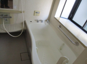 宮崎不動産情報 宮崎 出来島建物 売ビル 住宅tate2 宮崎市出来島町 モデル造りの売り家 住宅 不動産情報 4054 ユニットバス写真 出来島売り家情報 こゆプランニング